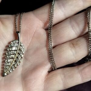 Elegant Silver Leaf Pendant Necklace